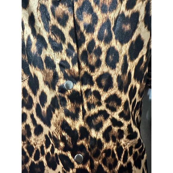 Heroine Sport Relaxed Fit Satin Long Sleeve Snap Button Cheetah Top Size L NWOT - Picture 4 of 8